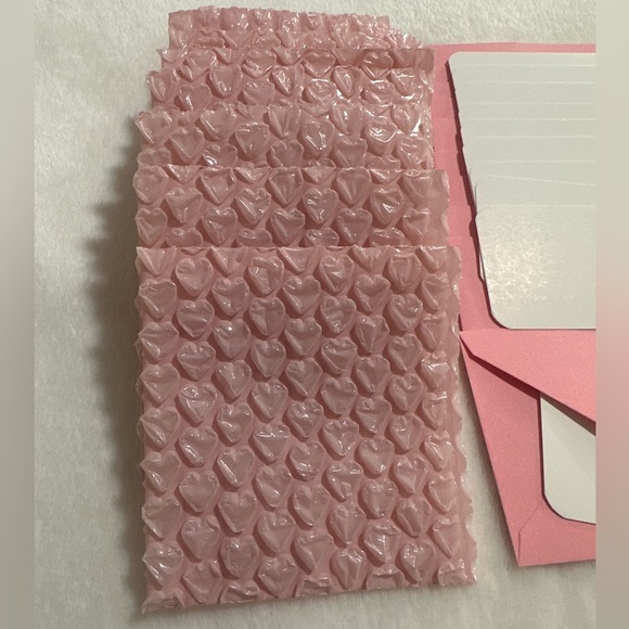 Pink Heart Bubble Bags, Pink Heart Zip Bags, Cards & Pink Envelopes - Picture 3 of 5